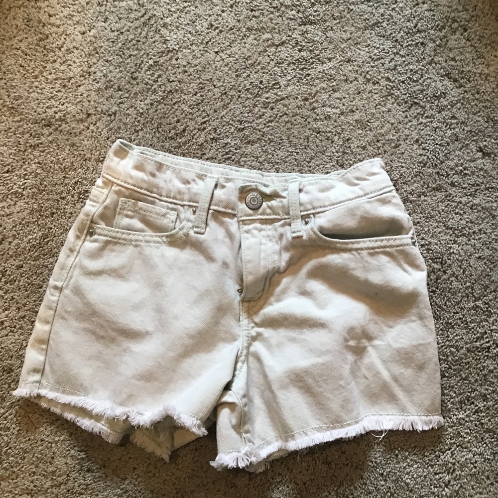 Beige Old Navy jean shorts